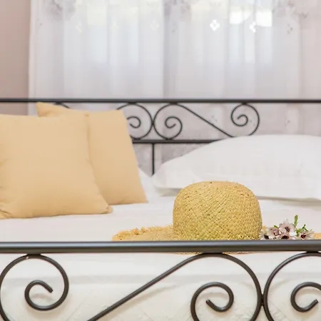 Of Roses In Naxos - Private With Pool *